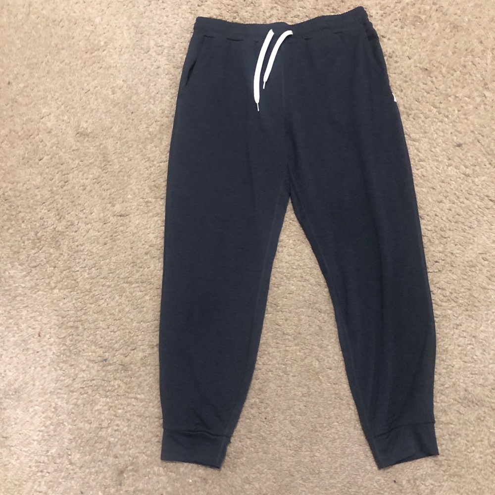 Vuori Jogger Sweatpants with White Drawstring Size small